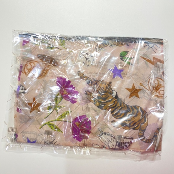 NWT | CABI 4594 J’Adore silk scarf NEW #4594 Fall 23 - Picture 3 of 4